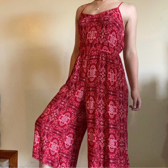 No Boundaries Red Paisley Romper Jumpsuit Size 2X Adjustable Straps Pockets - Picture 1 of 9